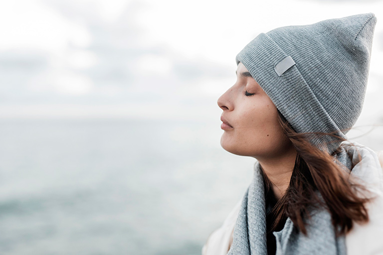 Navegando las estaciones: Cuidado de la salud mental y física en época invernal